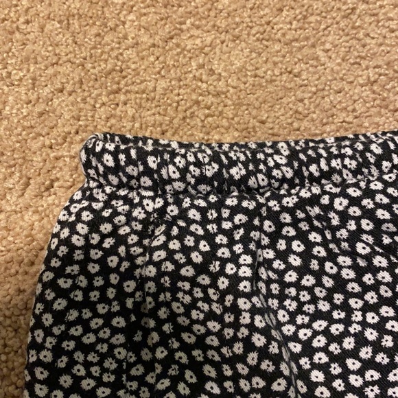 American Eagle floral soft shorts - Picture 3 of 3